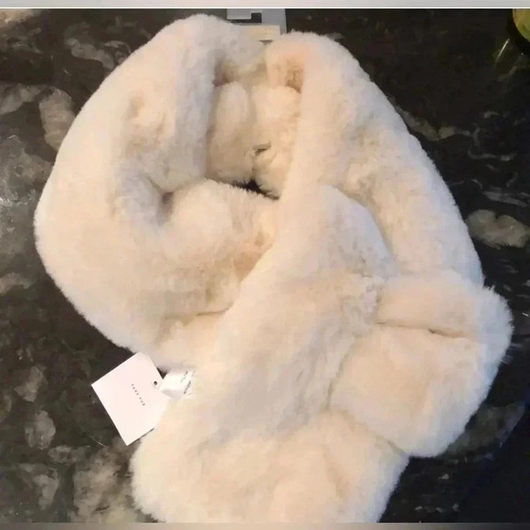 LC Lauren Conrad Faux Fur Ivory Stole Scarf - Picture 8 of 9